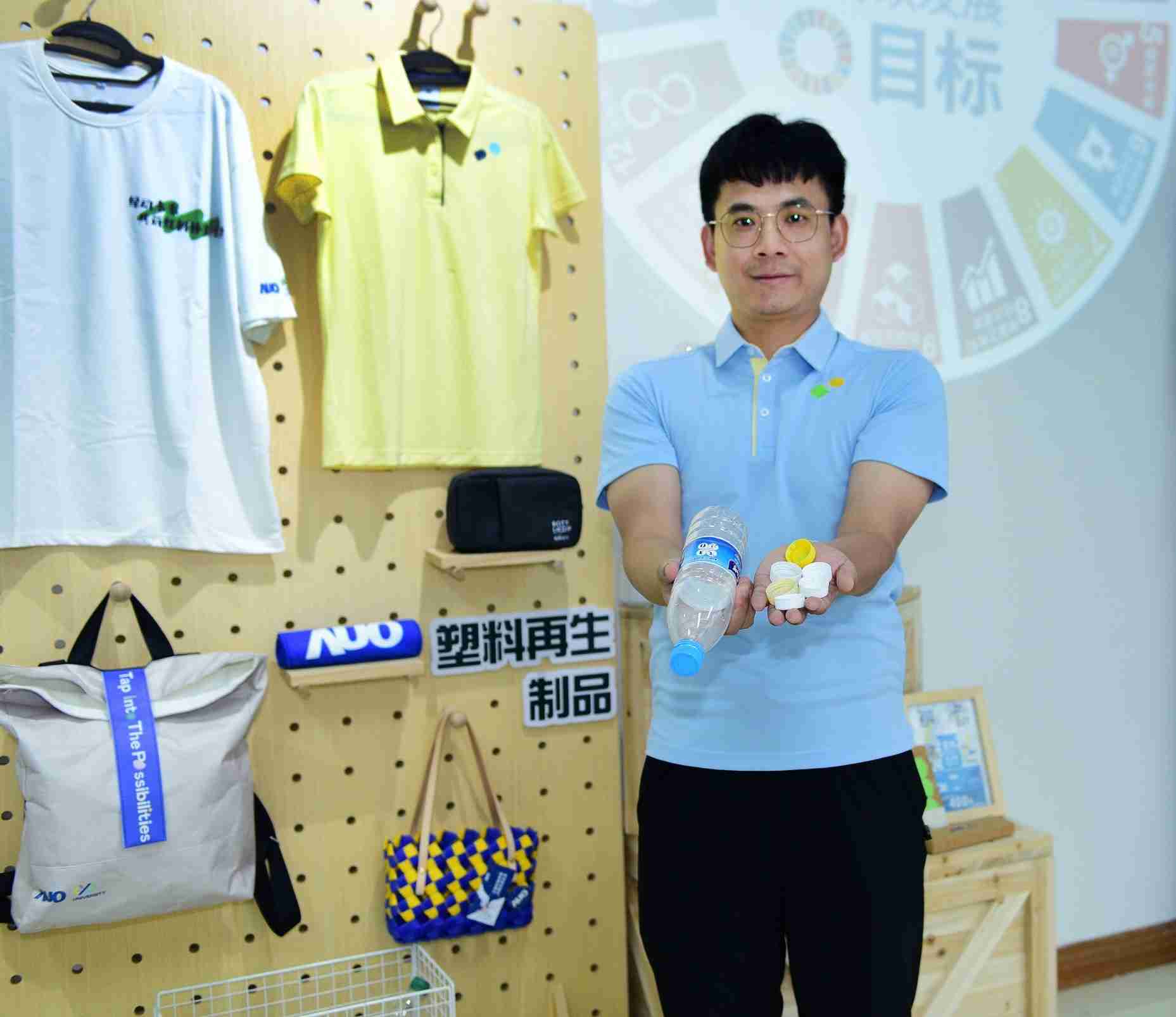 「2024智慧z6mg·人生就是博展」永续发展馆中，，，展示z6mg·人生就是博厦门驱动永续发展之成果，，包含将厂内废弃物再制为实用物品，，将永续发展理念深植于员工生活日常实践